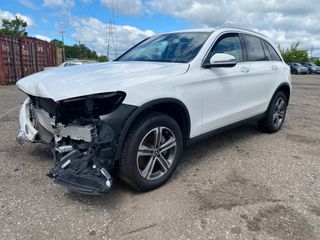 2017 Mercedes-Benz GLC 300 - Exterior Front Left Corner Image